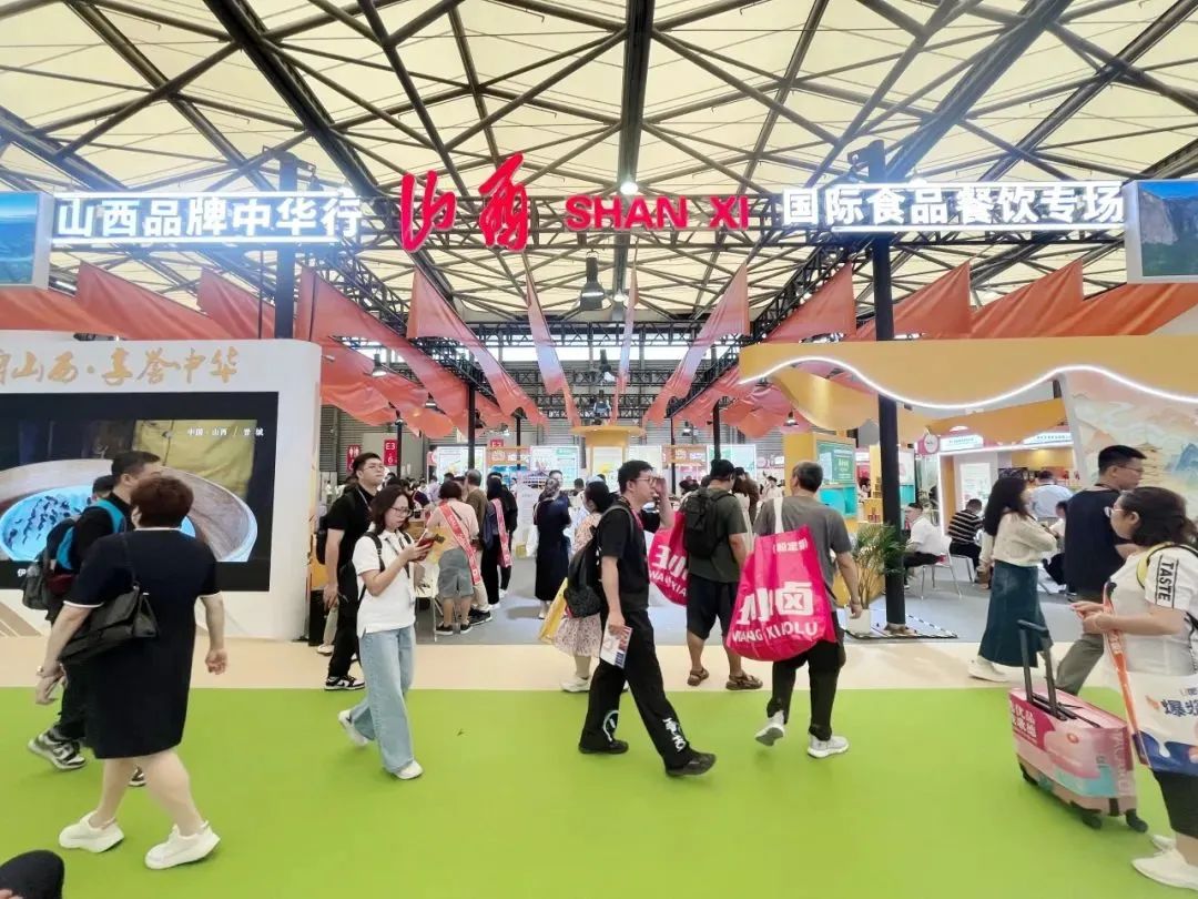 圖為山西品牌中華行國際食品餐飲展區(qū)。山西經(jīng)濟(jì)日報(bào)全媒體記者 劉業(yè)飛 攝